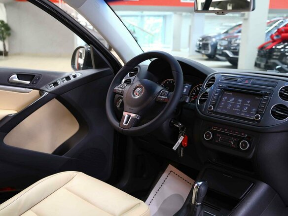 2011 Volkswagen Tiguan I Рестайлинг, чёрный, 990000 рублей - вид 8