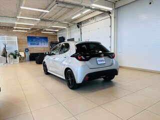 2021 Toyota Yaris IV, серый, 1179000 рублей, вид 4