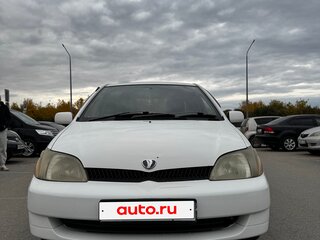 2001 Toyota Platz, белый, 370000 рублей, вид 4
