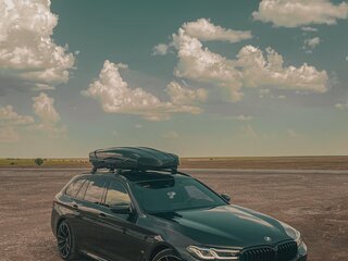 2020 BMW 5 серии 520d xDrive VII (G30/G31/G38) Рестайлинг, серый, 5000000 рублей, вид 3
