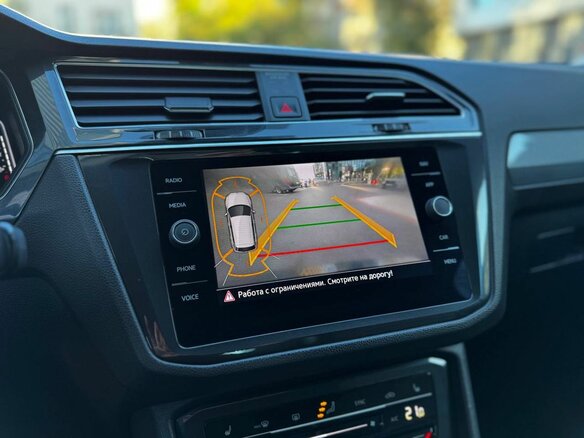 2022 Volkswagen Tiguan II Рестайлинг, чёрный, 2425000 рублей - вид 20