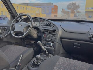 2006 Chevrolet Niva I, серебристый, 190000 рублей, вид 4
