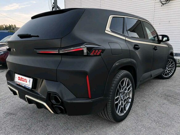 2023 BMW XM, чёрный, 17000000 рублей - вид 2