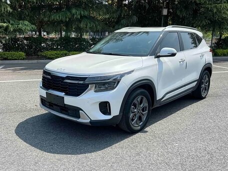 2023 Kia Seltos I Рестайлинг, белый, 1950000 рублей, вид 2