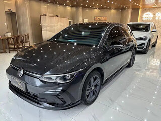 2023 Volkswagen Golf VIII, серый, 1840000 рублей, вид 1