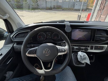 2022 Volkswagen Multivan T6 Рестайлинг, серый, 8500000 рублей, вид 5