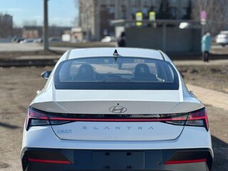 2023 Hyundai Elantra VII (CN7) Рестайлинг, белый, 1650000 рублей, вид 4