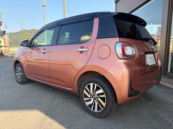 2020 Toyota Passo III Рестайлинг, золотистый, 680000 рублей - вид 6