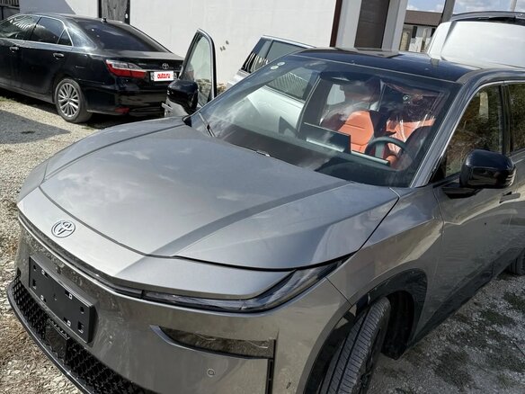 2026 Toyota bZ3X 58.3 kWh, серый, 2930000 рублей - вид 15