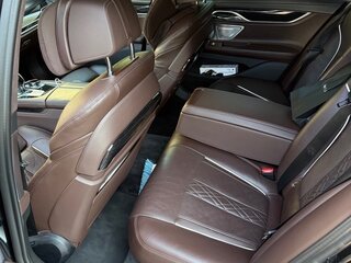 2019 BMW 7 серии 730d xDrive VI (G11/G12) Рестайлинг, чёрный, 5500000 рублей, вид 2