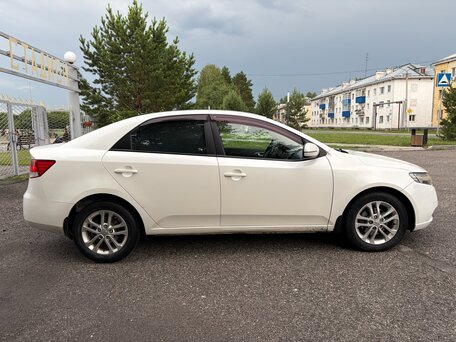 2010 Kia Cerato 6-speed II, белый, 700000 рублей, вид 5