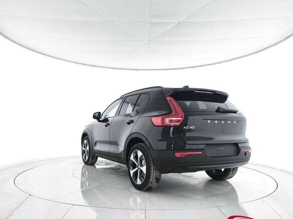 2026 Volvo XC40 I Рестайлинг, чёрный, 4670000 рублей - вид 3