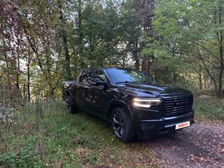 2018 Ram 1500 Crew Cab V, чёрный, 7000000 рублей, вид 4