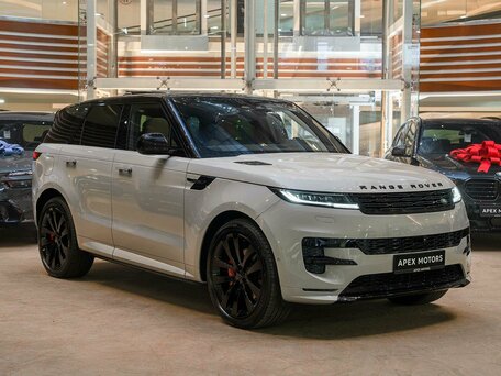 2026 Land Rover Range Rover Sport P400 MHEV III, серый, 18240000 рублей, вид 3