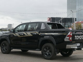 2025 Toyota Hilux VIII Рестайлинг 2, чёрный, 7500000 рублей, вид 4