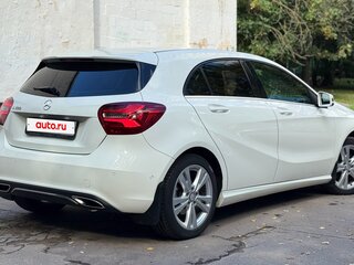2017 Mercedes-Benz A-Класс 180 III (W176) Рестайлинг, белый, 1450000 рублей, вид 4