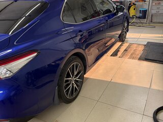 2021 Toyota Camry VIII (XV70) Рестайлинг, синий, 3300000 рублей, вид 2