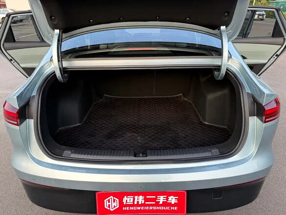 2025 Roewe D6 54 kWh, серебристый, 1696520 рублей - вид 17