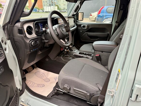 2024 Jeep Wrangler 4xe IV (JL) Рестайлинг, серебристый, 6900000 рублей - вид 7