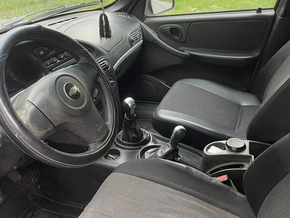 2012 Chevrolet Niva I Рестайлинг, серебристый, 380000 рублей - вид 4