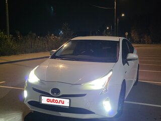 2017 Toyota Prius IV (XW50), белый, 1399000 рублей, вид 4
