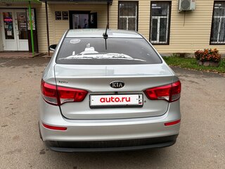 2017 Kia Rio III Рестайлинг, серебристый, 999000 рублей, вид 3