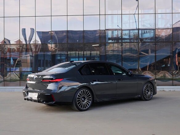 2025 BMW 7 серии 740d xDrive VII (G70), серый, 15900000 рублей - вид 5