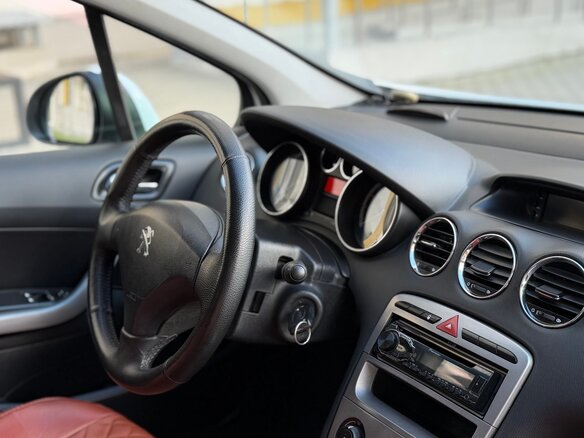 2011 Peugeot 308 I Рестайлинг, белый - вид 7