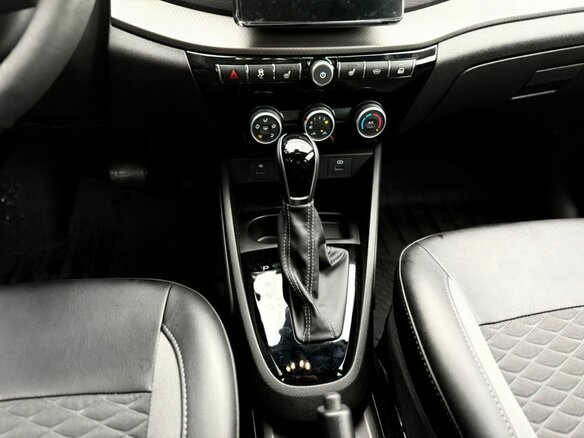 2026 Lada (ВАЗ) Vesta I Рестайлинг (NG), чёрный, 2015000 рублей - вид 5