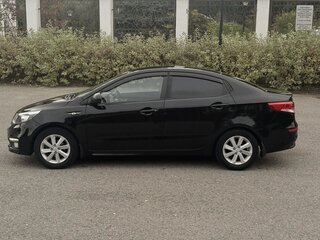 2016 Kia Rio III Рестайлинг, чёрный, 970000 рублей, вид 4