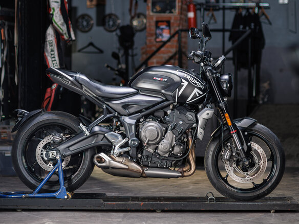 2021 Triumph Trident 660, чёрный - вид 10