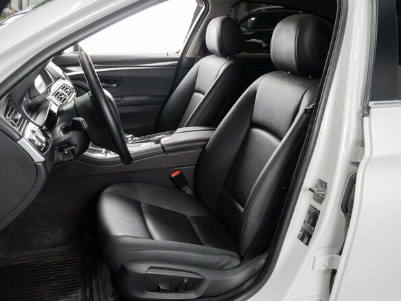 2016 BMW 5 серии 520i VI (F10/F11/F07) Рестайлинг, белый, 2300000 рублей - вид 9