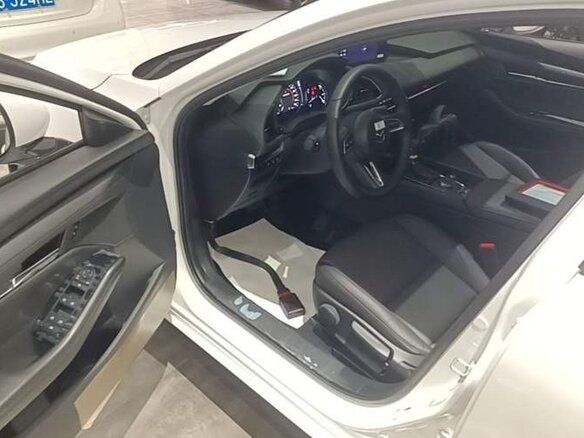 2019 Mazda 3 Axela III (BM) Рестайлинг, белый, 1850000 рублей - вид 6