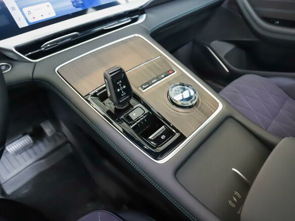 2026 Geely Monjaro I Рестайлинг, серый - вид 13