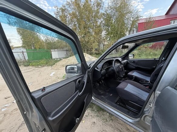2016 Chevrolet Niva I Рестайлинг, серый, 450000 рублей - вид 4