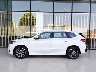2024 BMW iX1 eDrive 25L, белый, 3616099 рублей, вид 3