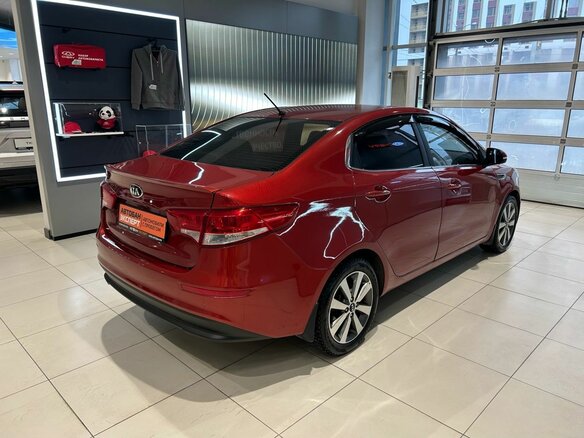 2016 Kia Rio III Рестайлинг, красный, 1245000 рублей - вид 3