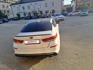 2019 Kia Optima IV Рестайлинг, белый, 1000000 рублей, вид 5