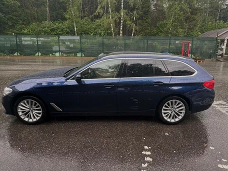 2019 BMW 5 серии 520d xDrive VII (G30/G31/G38), синий, 3375000 рублей, вид 2