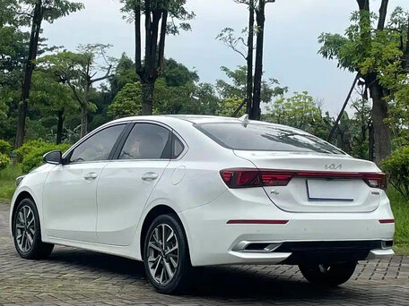 2022 Kia K3 II (China Market), белый, 1250000 рублей, вид 2