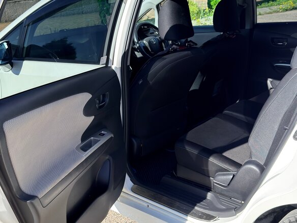 2009 Toyota Wish II, белый - вид 12
