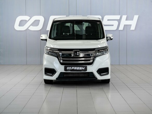 2019 Honda Stepwgn Spada V Рестайлинг, белый, 2479000 рублей - вид 2