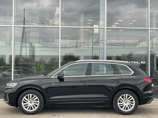 2025 Volkswagen Touareg III Рестайлинг, чёрный, 7000000 рублей, вид 5