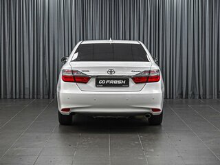 2016 Toyota Camry VII (XV50) Рестайлинг, белый, 1974000 рублей, вид 4