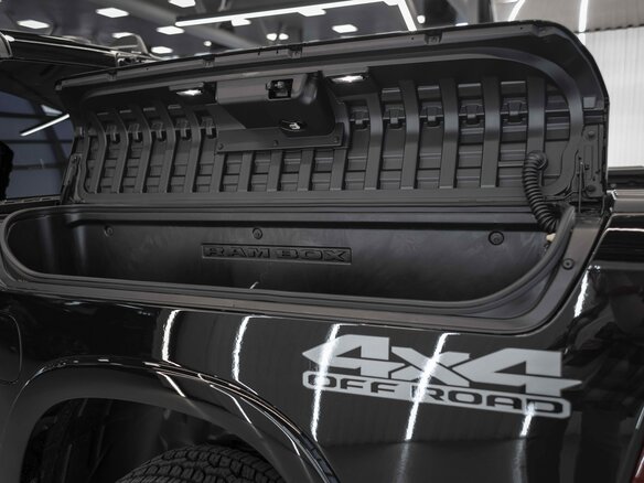 2026 Ram 1500 Crew Cab eTorque V Рестайлинг, чёрный, 12090317 рублей - вид 9