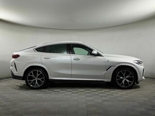 2022 BMW X6 40i III (G06), белый, 8199000 рублей, вид 4