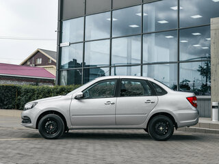 2026 Lada (ВАЗ) Granta I Рестайлинг, серебристый, 1329000 рублей, вид 2
