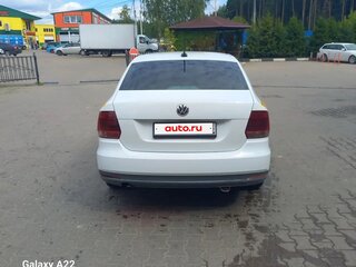 2017 Volkswagen Polo V Рестайлинг, белый, 530000 рублей, вид 3