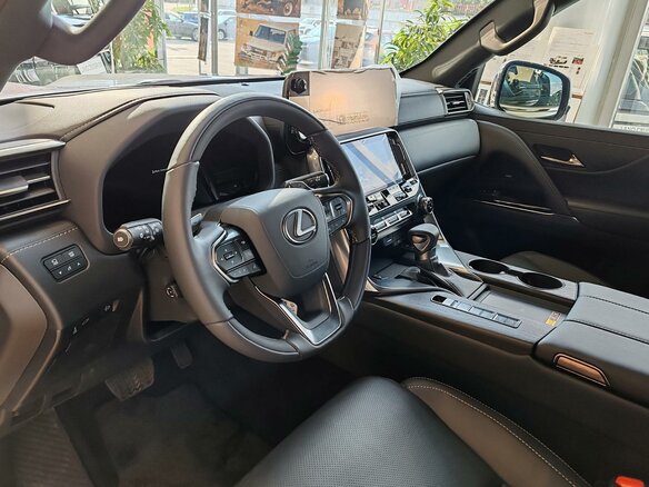 2026 Lexus LX 500d IV, белый, 19200000 рублей - вид 5