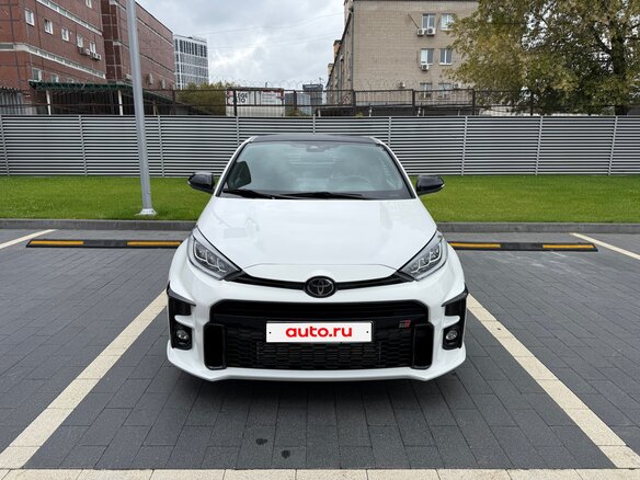 2020 Toyota Yaris IV, белый, 4100000 рублей - вид 1